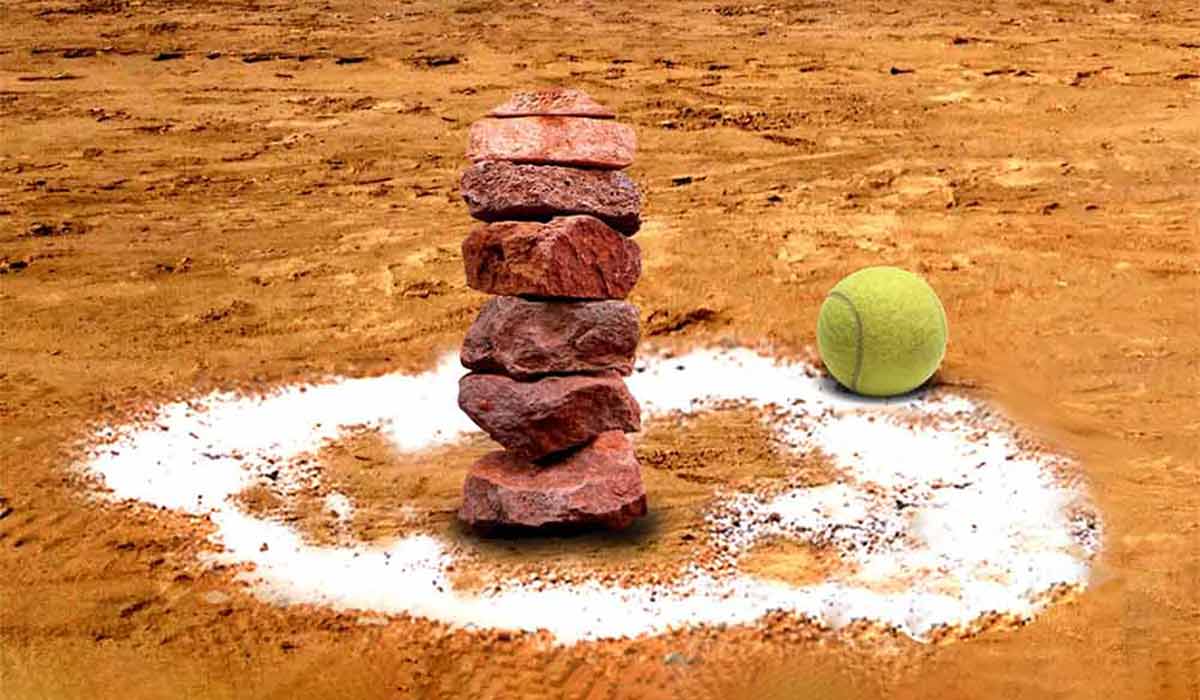 وسطی بازی کردن دخترها در حیاط مدرسه