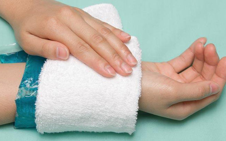 ۷ درمان خانگی کورک (درمان چیبان در خانه)_دریای تکنولوژی 8 درمان کورک - پوشاندن کورک با کمپرس گرم