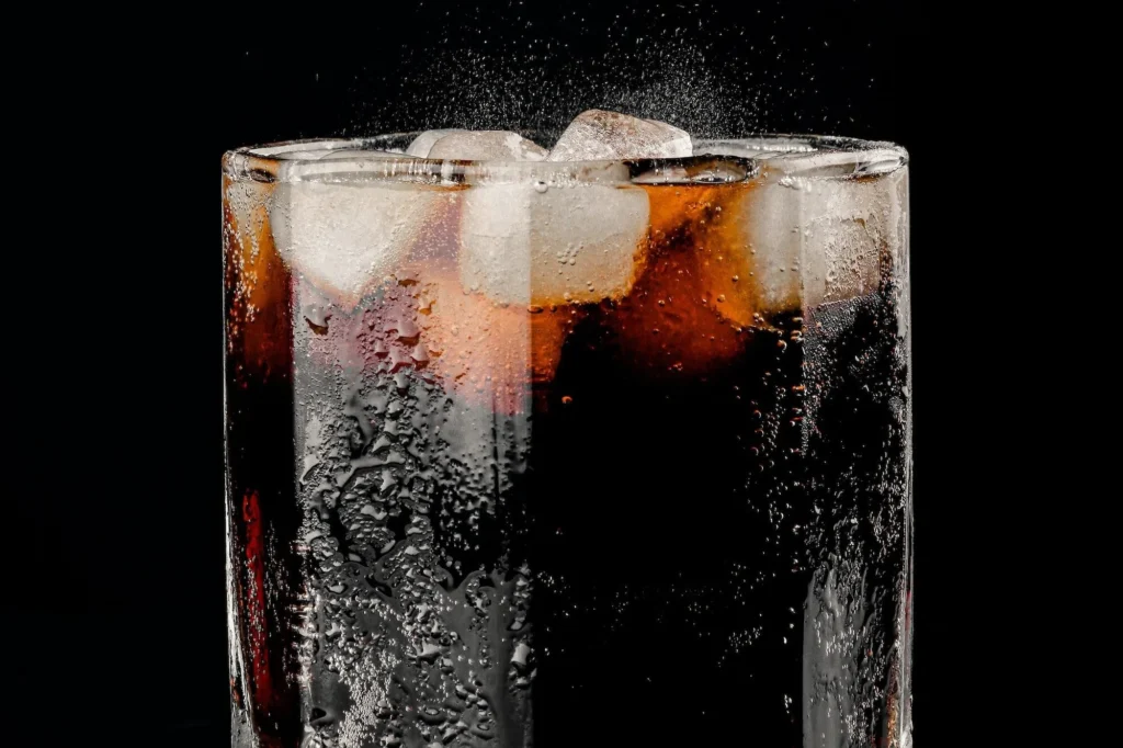 تاثییر نوشابه رژیمی بر دیابت: دوست یا دشمن؟ بازدید کامل مزایا، معایب و حقایق علمی_دریای تکنولوژی 12 1757372807 247 تاثییر نوشابه رژیمی بر دیابت دوست یا دشمن؟ بازدید کامل.webp