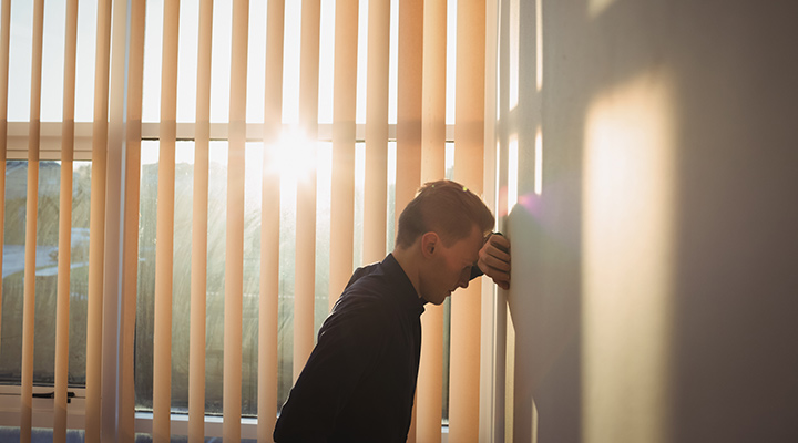 آگورافوبیا یا وحشت بیرون آمدن از خانه؛ علائم، علل و درمان_دریای تکنولوژی 1 علل ایجاد آگورافوبیا چیست