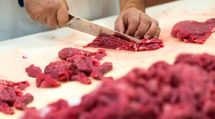 1758670130 816 گوشت تازه و منجمد چه تفاوت‌هایی دارند؟ آیا گوشت تازه