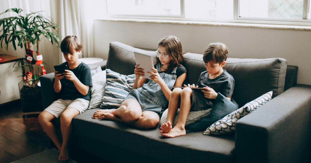 چطور با خانواده و دوستان مرزبندی دیجیتال داشته باشیم؟ (مدیریت گروههای خانوادگی)_دریای تکنولوژی 7 مرزبندی دیجیتال با خانواده و دوستان