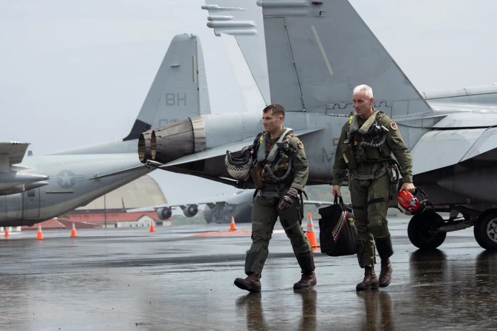 حقوق خلبان جنگنده در کشورهای مختلف_دریای تکنولوژی 21 آموزش خلبان جنگنده