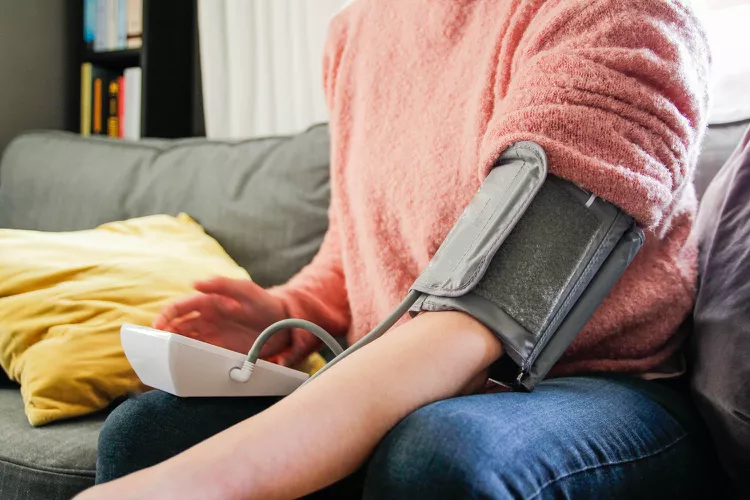 افت سختی خون سریع: ۸ راهکار سریع و درمان خانگی_دریای تکنولوژی 28 کاهش فشار خون فوری: ۸ راهکار فوری و درمان خانگی